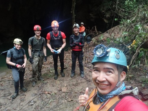 Selfie di rito prima di entrare in grotta