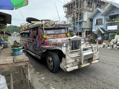La nostra jeepney, tipico mezzo di trasporto filippino